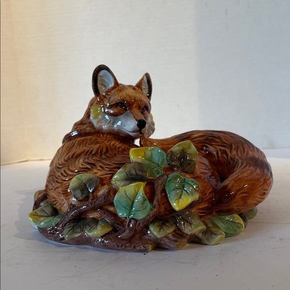 Ceramic Fox Figurine with Leaves - Picture 2 of 8